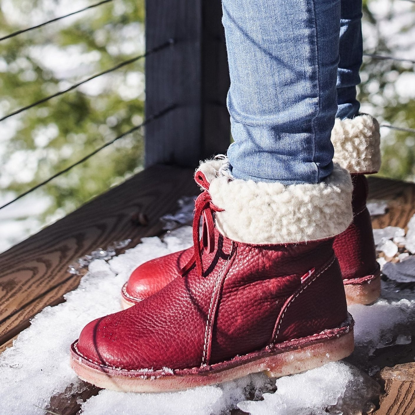 GUINEVERE – COZY LACE-UP BOOTS
