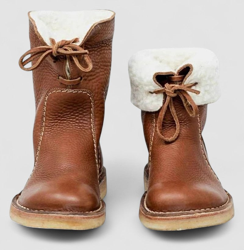 GUINEVERE – COZY LACE-UP BOOTS