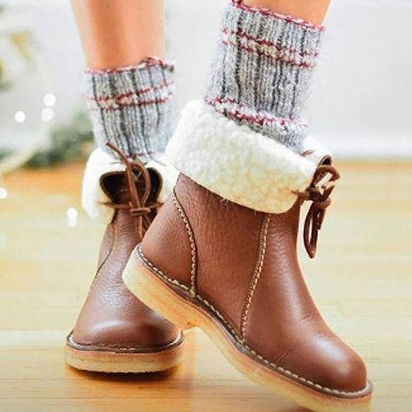 GUINEVERE – COZY LACE-UP BOOTS